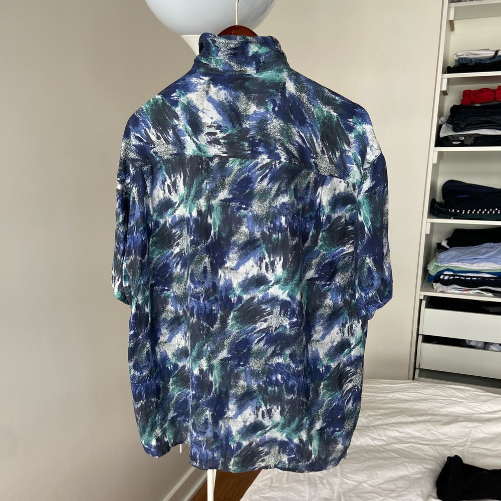 Vintage Silk Short Sleeve Shirt in Large - Picture 4 of 4